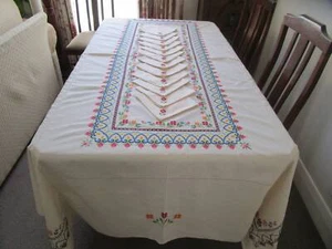 GORGEOUS COLOURFUL RECTANGULAR BANQUET CROSS STITCH TABLECLOTH WITH 12 NAPKINS - Picture 1 of 12
