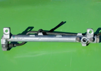 MAZDA 323 86-89 MOTOR INYECTOR RIEL DE COMBUSTIBLE B630-13- BASE OEM DX LX SE 1.6L SOHC Foto 1 de 4