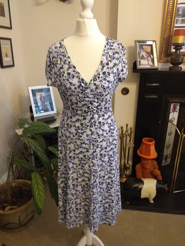 VETEMENTS Abito in jersey Crew Clothing Company taglia 8 grazioso fiore sotto ginocchio