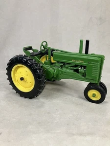 1/16 John Deere Early Styled "A" Narrow Front Tractor - Picture 1 of 6