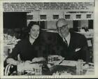 1951 Photo de presse Henry J. Kaiser & Alyce Chester déjeunent à l'hôtel Sans Souci