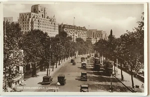 England London The Embankment  vintage Postcard 1939 - Picture 1 of 3