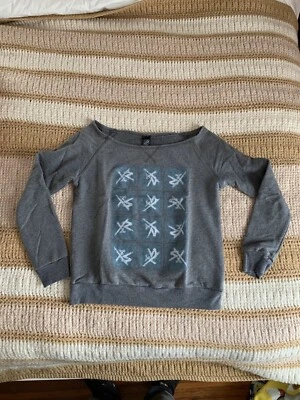 Sudadera joven e imprudente Foto 1 de 4