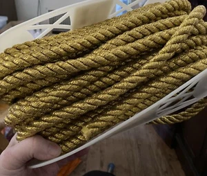 BY THE YARD Simplicity Jumbo Metallic Twisted Cord 1/2" Gold 186 8781-046 - Picture 1 of 3