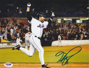 MIKE PIAZZA NEW YORK METS PSA AUTHENTICATED ACTION SIGNED 8x10 - Picture 1 of 1
