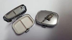 Budgerigar PP- English Pewter Emblem on a Rectangular Travel Metal Pill Box - Picture 1 of 1