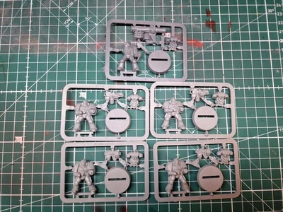 Monopose Space Marine 1993 New On Sprue 2nd Edition Warhammer 40k OOP - Image 1 of 4