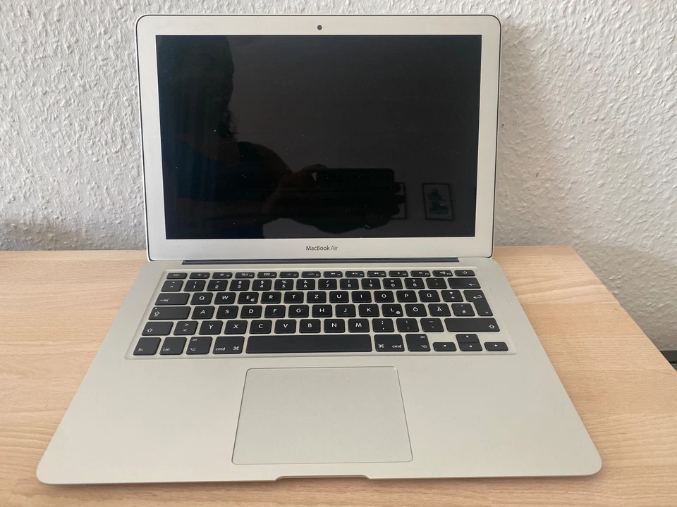 Apple MacBook Air 13” (2017) – Top Zustand - Bild 1 von 4