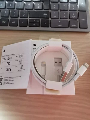 OFFICIAL  Apple MD819AM/A 2/1m Lightning to USB Cable for iPhone, iPad - Image 1 of 4