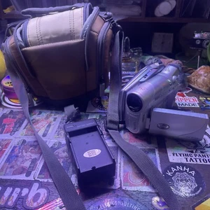 Canon NTSC DC100 DVD Camcorder Digital Video Camera - Picture 1 of 11