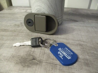 Pestillo de guantera Pontiac Grand Prix 1997-2003 OEM usado con cerradura y llave marrón Foto 1 de 4