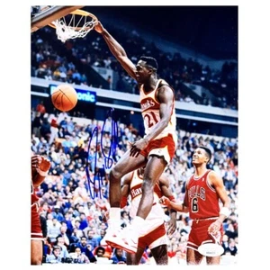 Dominique Wilkins Signed Atlanta Pose 3 Basketball 8x10 Photo (JSA) - Picture 1 of 1