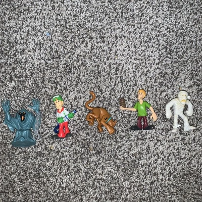 Scooby Doo Crew Van 2.75” 5 Figures Scooby, Shaggy, Mummy, Ghostbuster - Image 1 of 3