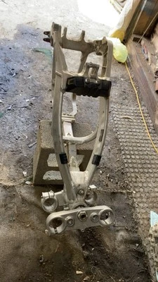 Componente basculante trasero de aluminio para moto Honda Foto 1 de 3