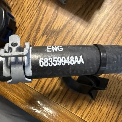 Manguera de retorno de calefacción Mopar genuina 68359948AA 2019-2021 RAM 2500 3500 6,7 L diésel Foto 1 de 4