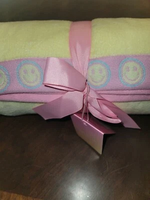 Toalla de playa Stoney Clover Lane X Target - amarilla/blanca/rosa/nueva con etiquetas  Foto 1 de 4