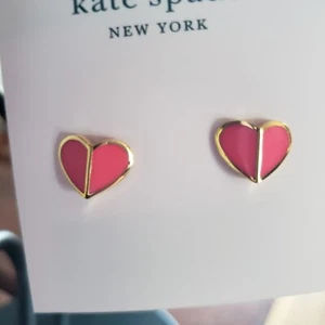 kate spade- heritage spade- small heart stud earrings- flamingo pink- NWT-$48  - Picture 1 of 9
