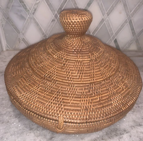 Vintage Large Basket Weave Woven Handmade Covered Bowl 9.5”Diam Round 7.5” Cover