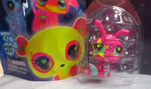 Littlest Pet Shop LPS G7 Black Light Pet Series 1 Blind Bag #219 Purple Bunny - Picture 1 of 4