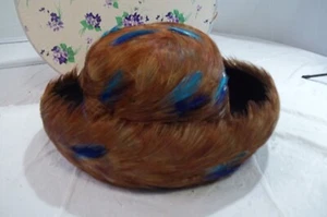 Hat Vintage YOU Boutique of New Orleans Multicolor Feathers W/ Bolo Hat Brown - Picture 1 of 13