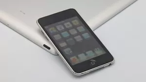 Apple iPod Touch 2nd Generation 8GB in Good but used condition! - Picture 1 of 3