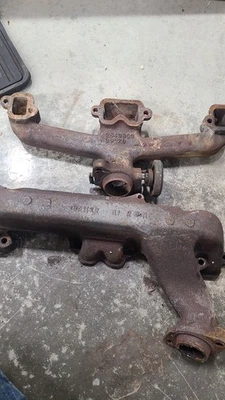 Par de colectores de escape Dodge Mopar bloque pequeño V8. Removedor de 73 Duster 360 Foto 1 de 4