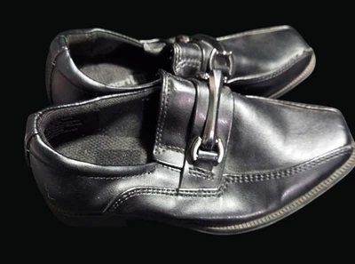 Zapatos de vestir negros Smartfit para niños talla 7,5 con detalle de hebilla plateada U02 R Foto 1 de 4
