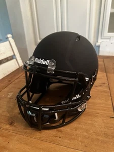 2015 Riddell Speed Medium mattschwarz mit Kinnriemen Integralhelm NEU - Bild 1 von 8