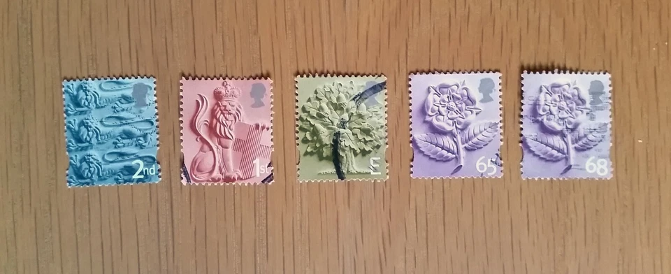 Complete GB used stamp set: 2001-2 English definitives - Image 1 of 1