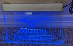 Letrero de cadena colgante de golf Mizuno Serious Performance Runbird acrílico azul claro - Imagen 1 de 9