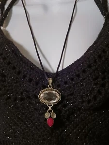 Handgefertigter S925 Anhänger mit natürlichem weißem Topas & Rubin an 24" satinschwarzer Kordel - Bild 1 von 6