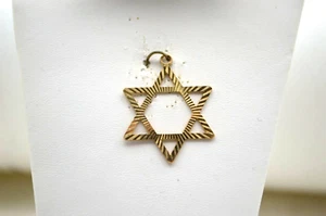 14K YELLOW GOLD  VINTAGE  STAR OF DAVID PENDANT CHARM  (E141) - Picture 1 of 2