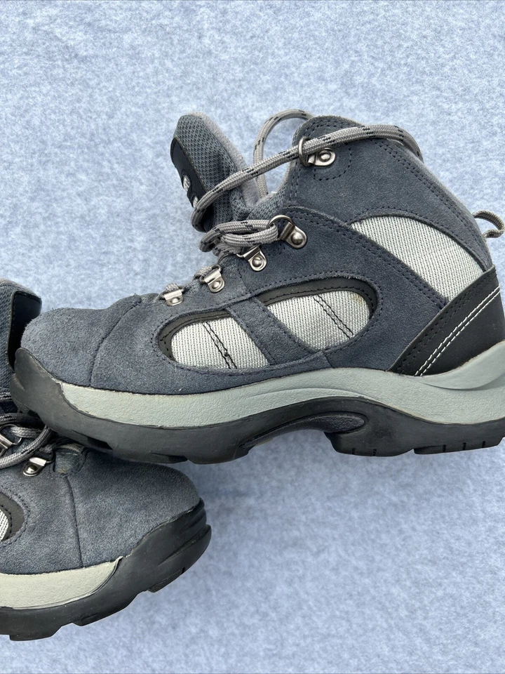 Hi-TEC Waterproof Brown Hiking Lace Up Boots Kids Junior Size 4, Suede. - Image 1 of 4