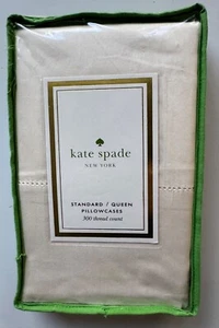 Neu in Verpackung Kate Spade Standard Queen Kissenbezüge 2 Stück Baumwolle 300 Fäden Hellbraun Beige - Bild 1 von 2