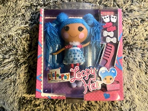 NEU VERSIEGELT VOLLE GRÖSSE LALALOOPSY LA LOOPY SCHLAUFE BLAUE HAARE FÄUSTLINGE FLAUSCHIGE SACHEN - Bild 1 von 2