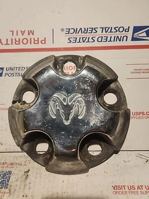 Tapa central - Dodge Ram 1500 / 2002 2003 2004 2005 - 2012 / # 52106536AC Foto 1 de 4