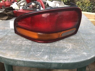 Chrysler Stratus 1996 sedán de 4 puertas con luz trasera izquierda #101749 Foto 1 de 4