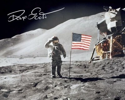 Repro-Autogramm - David Scott salutiert - Apollo 15 - Mondlandung - Bild 1 von 4