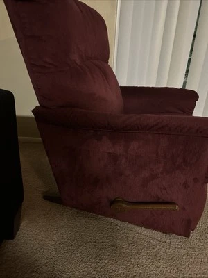 Reclinable La Z Boy (rojo) perfecto estado, los abuelos necesitan irse. Foto 1 de 4