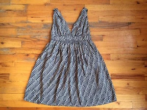 TOCCA 100% Silk Gray Geo Print V Neck Dress Sz 6 PERFECT & ELEGANT - Picture 1 of 12