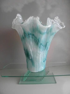 Jarrón de vidrio artístico Murano de colección parte superior con volantes blanco/azul azulado 11" de alto Italia - Imagen 1 de 12