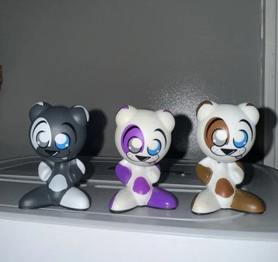 UB Funkeys Waggs Figure Purple & Brown, Black Very Rare, Rare & Common (2007) - Image 1 of 4