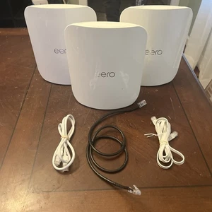 eero Max 7 Tri-Band Mesh Wi-Fi Router - 10 Gbps Ethernet V010001 3-PK - Q22 - Zdjęcie 1 z 10