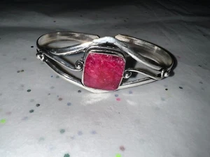 NEW Silver Plated Hand Crafted Art Deco Design Cuff Magenta Pink Bracelet - Picture 1 of 11