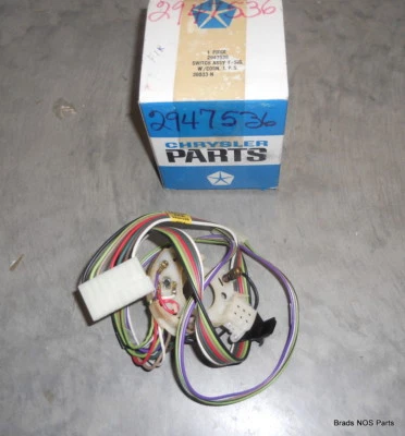 NOS MoPar 1970 克莱斯勒 Newport 300 纽约帝国旋转信号开关 assy 2947536 — 第 1/3 张图片