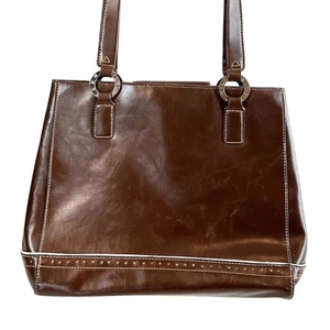 Borsa a tracolla Tommy Hilfiger in pelle marrone con bordo alare - Foto 1 di 10