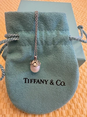 Collar colgante de perlas con tapa de corazón de plata esterlina 925 de 19 pulgadas Tiffany & Co Foto 1 de 3