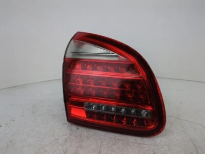 Задний фонарь на заднюю дверь (со стороны пассажира) для Porsche Cayenne 2010-2013 годов выпуска - Изображение 1 из 4