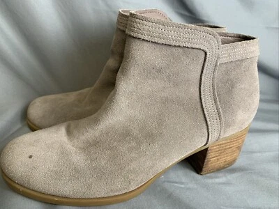 Koolaburra by UGG Boots Women’s Size10 Beige Suede Ankle Side Zip THIA Booties - Image 1 of 4