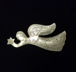 Prendedor de ángel volador prensado en relieve arte popular metal plateado fe esperanza amor de colección - Imagen 1 de 5